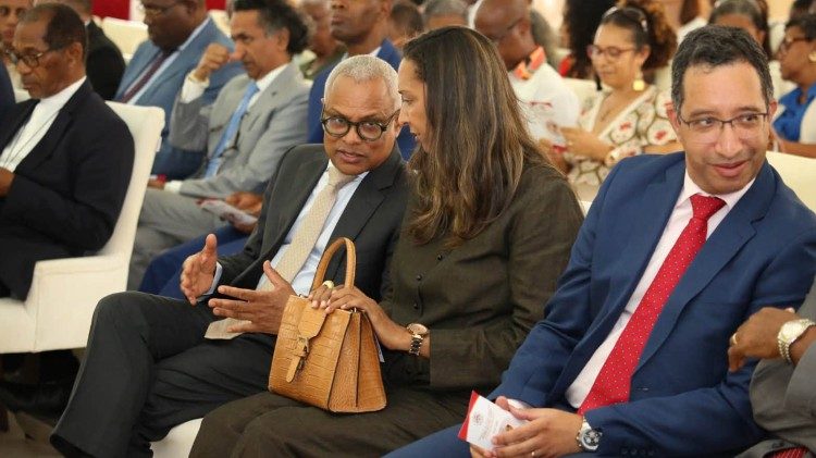 O Presidente da Rep&uacute;blica, Jos&eacute; Maria Neves, e outras autoridades durante a Confer&ecirc;ncia