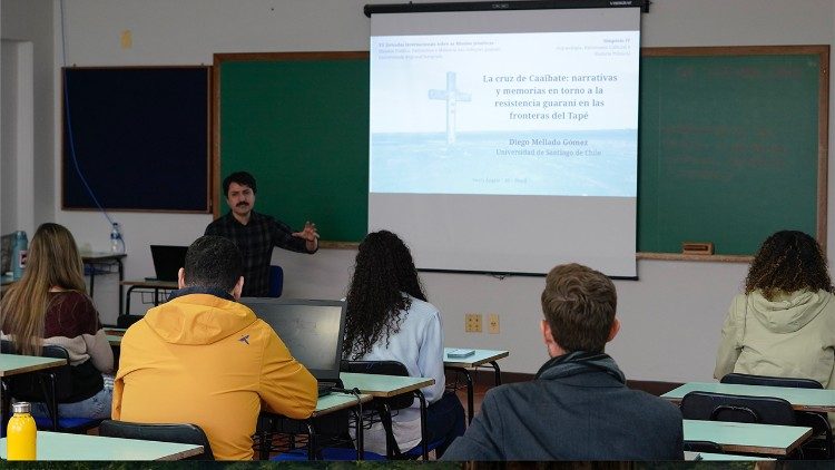 Encontro na Universidade reuniu especialistas de v&aacute;rios pa&iacute;ses. (Foto: URI)