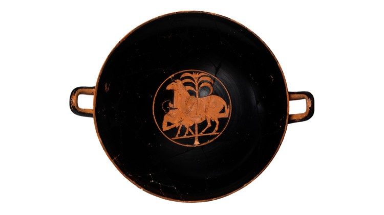 Ulisse in fuga, interno coppa attica a figure rosse firmata dal ceramista Pamphios e attribuita al pittore di Nikosthenes, necropoli loc. San Raffaele, Todi (PG), 525-475 a.C. , Museo Nazionale Etrusco di Villa Giulia 