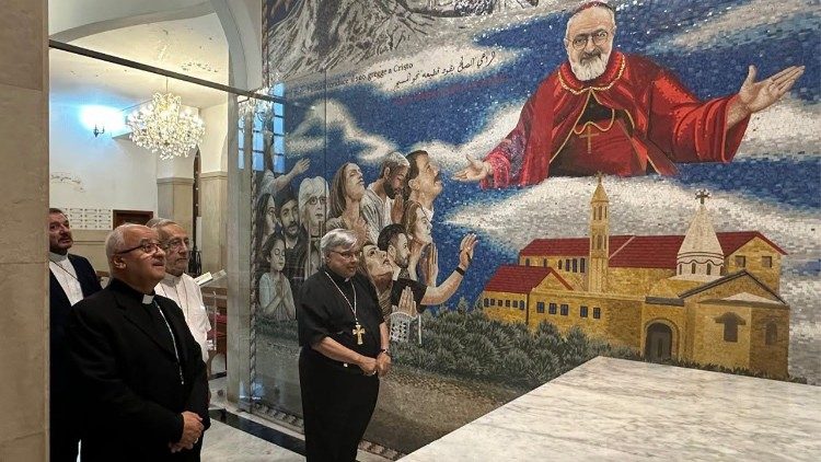 2026.07.31 Il Cardinal Semeraro visita la cattedrale armeno cattolica di Beirut