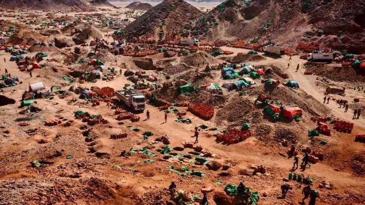 Attivit&agrave; mineraria nell’area di Jebel Amerr, Darfur &copy;DigitalGlobe / Enough Project