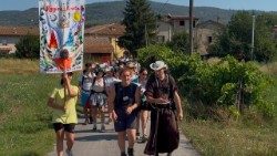 I giovani in cammino durante la marcia