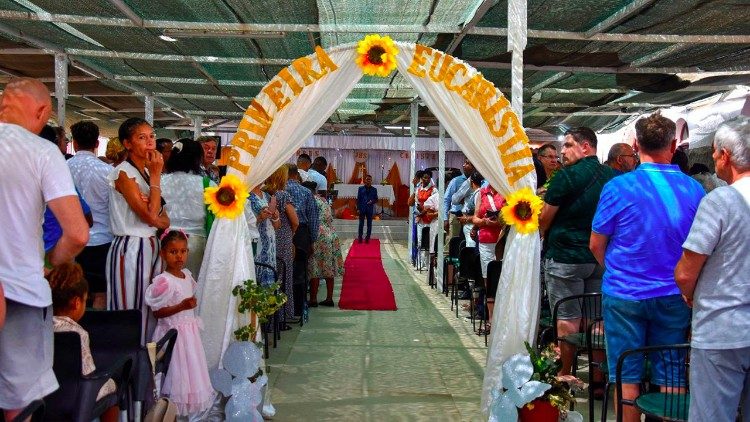 Espa&ccedil;o aberto para celebra&ccedil;&otilde;es eucar&iacute;sticas 
