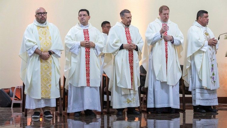 Alcuni dei sacerdoti presenti alla celebrazione eucaristica