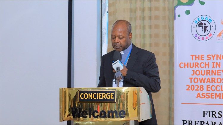 Dom Lúcio Andrice Muandula, Bispo de Chimoio (Moçambique) Coordenador Equipa Sinodal Continental do SECAM