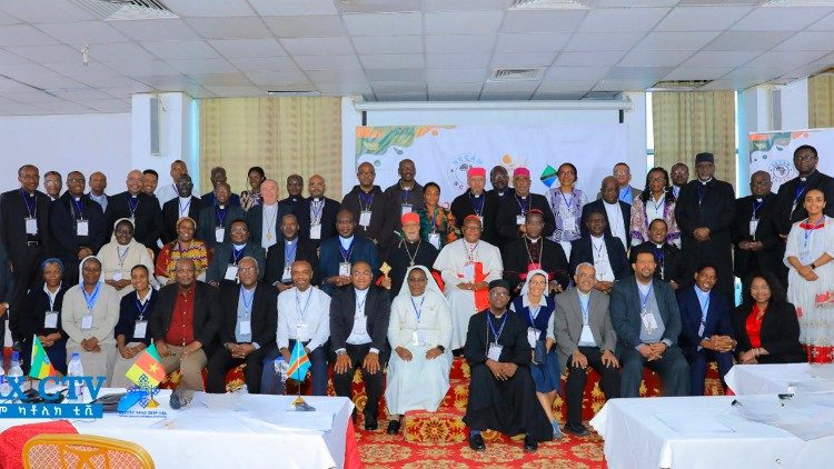 Participantes no Primeiro Semin&aacute;rio Preparat&oacute;rio sobre ‘A Igreja Sinodal em &Aacute;frica: Caminhando rumo &agrave; Assembleia Eclesial de 2028’, em Adis Abeba