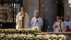 Il cardinale Makrickas celebra il solenne pontificale della dedicazione della Basilica di Santa Maria Maggiore