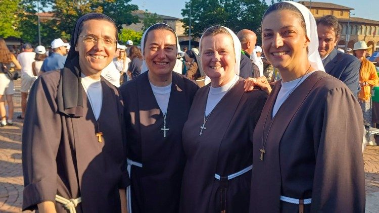 La seconda suora da sinistra &egrave; Suor Valeria Amata, della congregazione delle Francescane Alcantarine