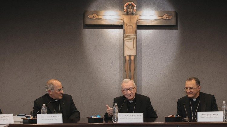 Cardenal Pietro Parolin con representantes del Diálogo Nacional por la Paz en México