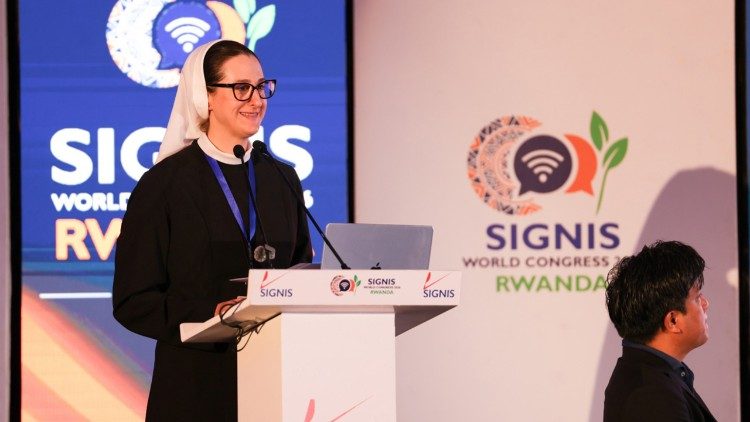 Sor Nina Krapić durante su intervenci&oacute;n sobre la representaci&oacute;n de las religiosas en los medios y sobre el Pentecost Project