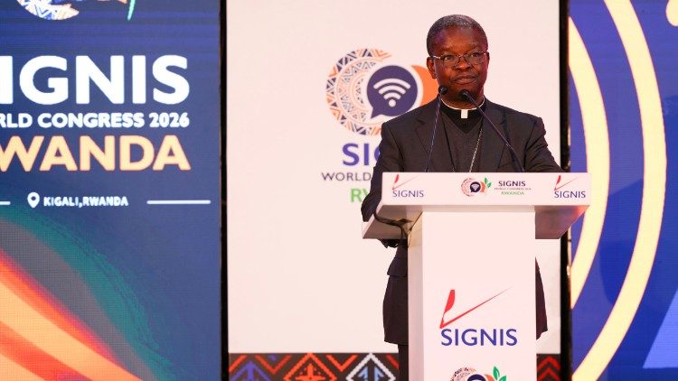 L'arcivescovo Fortunatus Nwachukwu, segretario del Dicastero per l'Evangelizzazione, durante il suo intervento a SIGNIS 2026