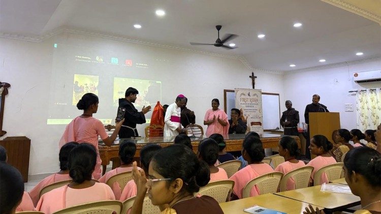 சென்னையில் நடைபெற்ற முதல் ஆசிய பிரான்சிஸ்கன் மறைப்பணியாளர் மாநாட்டில் அருட்சகோதரிகள் பங்கேற்றபோது.