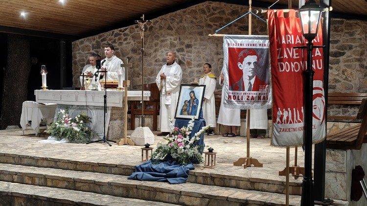 Mladomisnik don Robert Maretić u središnjem marijanskom svetištu Šibenske biskupije (Foto: Neno Kužina)