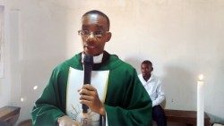 Padre Cornélio Raul Pedro, Vice-Pároco da Paróquia de São Pedro, Arquidiocese de Nampula (norte de Moçambique)