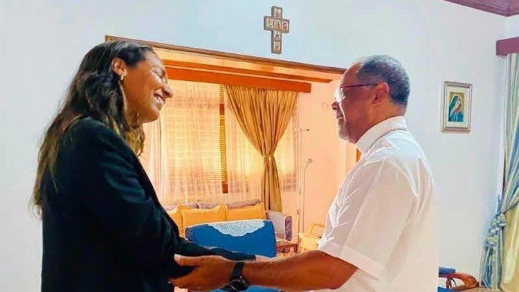 O Bispo de Mindelo, Dom Ildo Fortes, com Janira Hopffer Almada