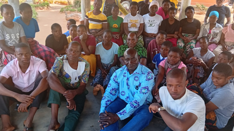 Grupo de fi&eacute;is da Miss&atilde;o da Par&oacute;quia de Mecuburi, Arquidiocese de Nampula