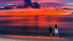 Cảnh hoàng hôn ở Vịnh Tumon, Guam.