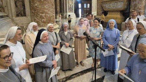 Łączy je śpiew przy grobie św. Jana Pawła II