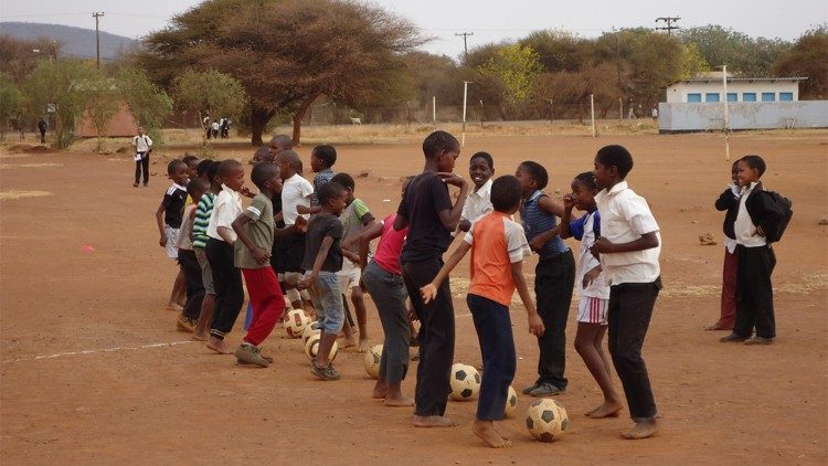 Botsuana, os Salesianos desenvolvem atividades com as crianças e jovens desse país africano