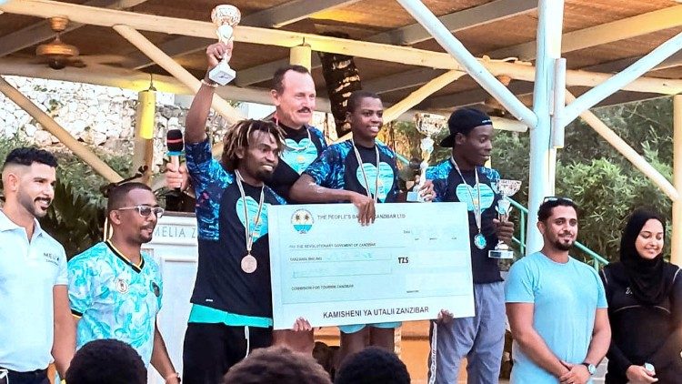 Lomba layang selancar dan regata Zanzibar Cup