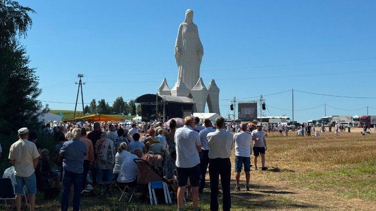 Die Statue Unserer lieben Frau der Barmherzigkeit in Konotopie