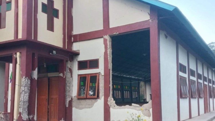 Danos em igreja local