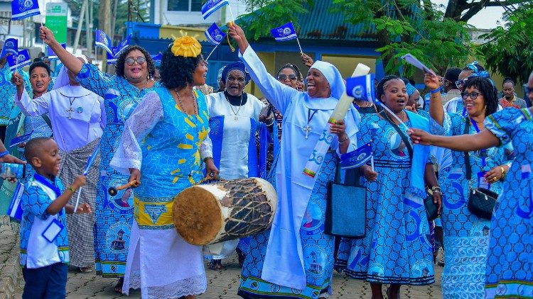 Waamini wakishangilia kumbukizi ya miaka 30 ya Radio Maria Tanzania