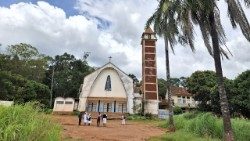 igreja-em-africa-enviada-pelo-p-tony-neves.jpg