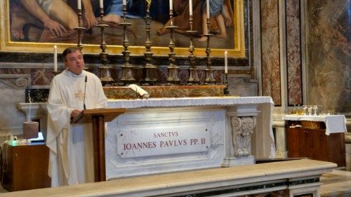 Ks. Nocoń: Na Mszy obowiązuje czysta szata - łaska uświęcająca