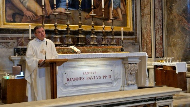 2026.08.20 Ks. Arkadiusz Nocoń wygłosił homilię podczas dzisiejszej Mszy św. przy grobie Papieża Polaka