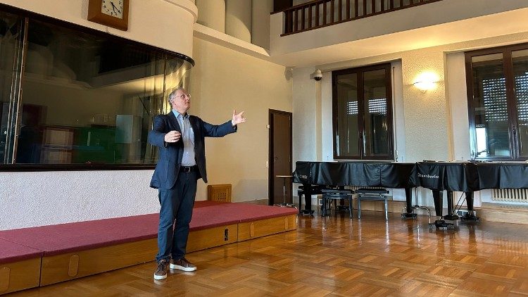 David Stefan Hummel, drejtor artistik i "Ensemble Bella Musica" n&euml; Sala Assunta n&euml; Vatikan