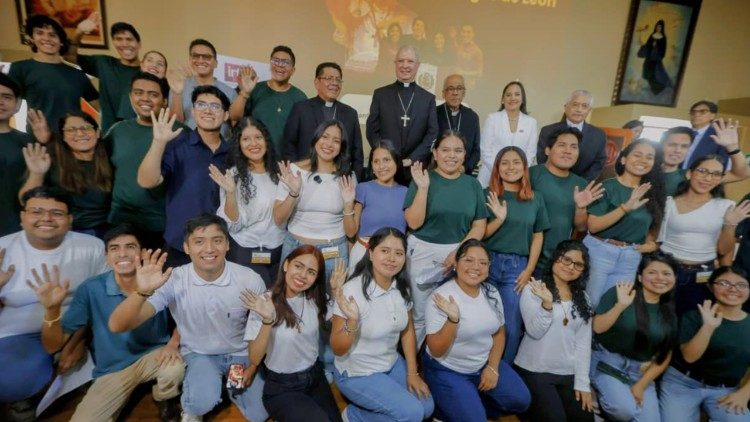 The young “Friends of Leo” volunteers