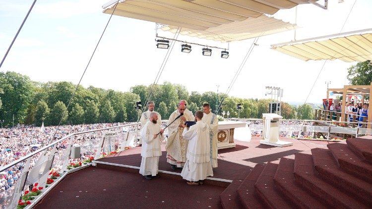 Abp Wojciech Polak odczytał akt Ślub&oacute;w Jasnog&oacute;rskich