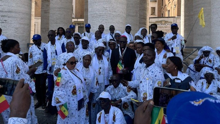 Quelques p&egrave;lerins s&eacute;n&eacute;galais apr&egrave;s l'Audience g&eacute;n&eacute;rale du mercredi 26 ao&ucirc;t 