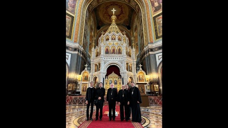 Vizita monseniorului Gallagher la catedrala ortodoxă din Moscova