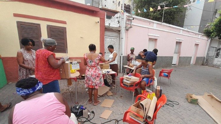 Cabo Verde - projeto  Kapelona - curso para mulheres sobre salvaguarda do ambiente