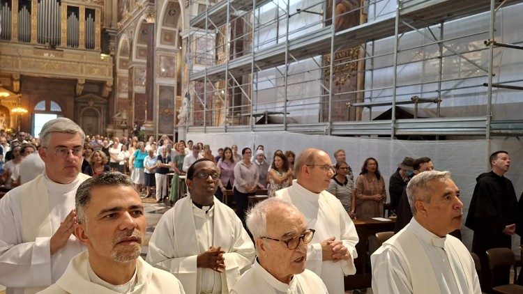 Religiosi agostiniani e laici presenti alla Messa