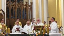 L'arcivescovo Gallagher celebra la Messa nella cattedrale della Immacolata Concezione a Mosca