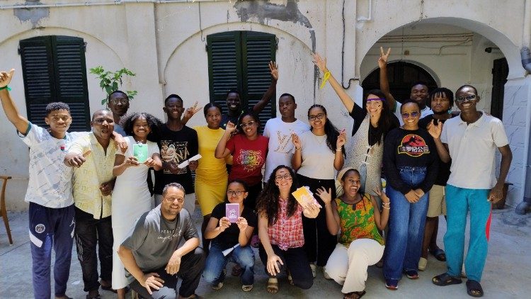 2026.04.01 Argélia - Estudantes africanos (PALOP) em Bejaia, juntamente com Jackson Santos, responsável da Comunidade Católica Shalom que os assiste.