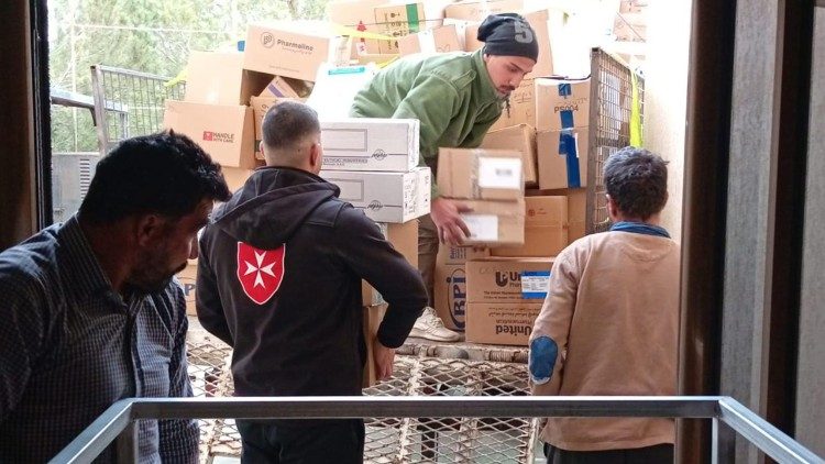 Consegna di medicinali e distribuzione di beni di prima necessit&agrave; nel villaggio di Rmeich 
