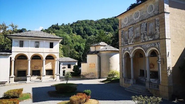 Capelas na Piazza dei Tribunali, dentro do complexo monumental do Sacro Monte di Varallo, no Piemonte