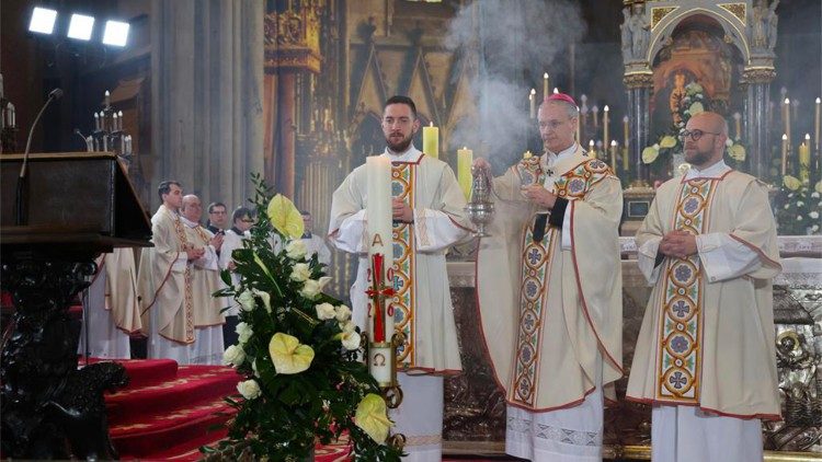 Nadbiskup Dražen Kutleša na Uskrs u zagrebačkoj prvostolnici (Foto: TUZGN)