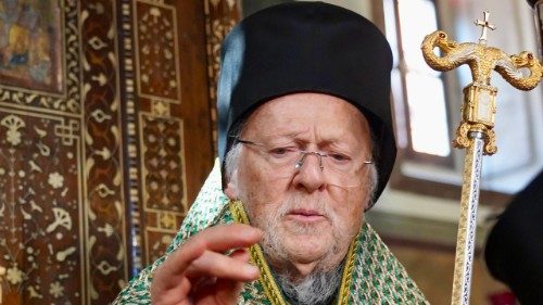 Bartolomeo: proclamare la sacralit&agrave; della vita di fronte alla barbarie della guerra