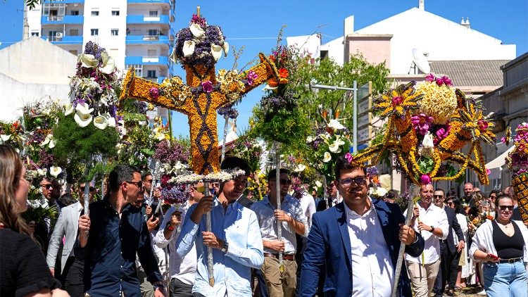 Páscoa das Tochas Floridas, no Algarve (Portugal) - foto Lusofonias
