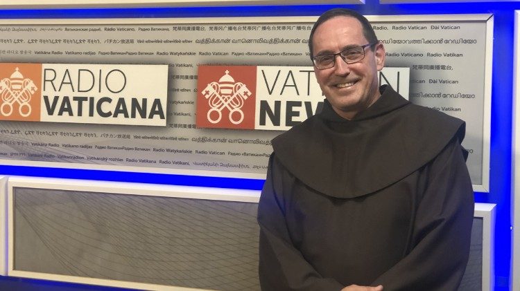  El padre M&aacute;rquez Calle en los estudios de Radio Vaticana