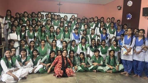 Psychologie und Evangelium: Sr. Kakali gibt Jugendlichen in Indien Hoffnung