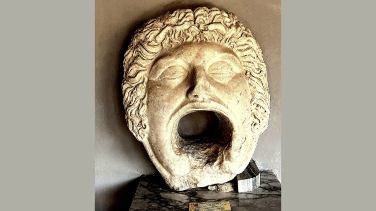 Sbocco di fontana pubblica con testa di Gorgone ©Bernardo Notarangelo