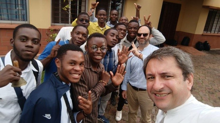 Wierni w Kamerunie z radością czekali na Leona XIV