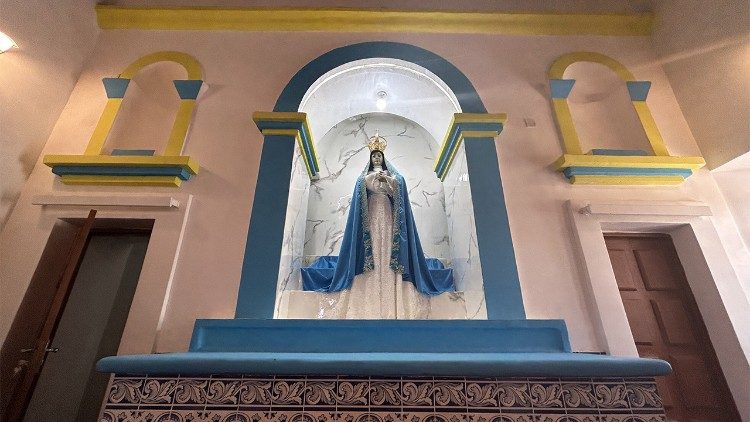 La Vierge de Muxima, dans l'&eacute;glise du sanctuaire