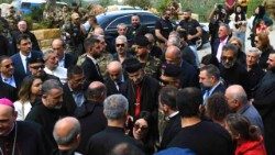 Il-Patriarca-Rai-in-visita-a-Jezzin.jpg